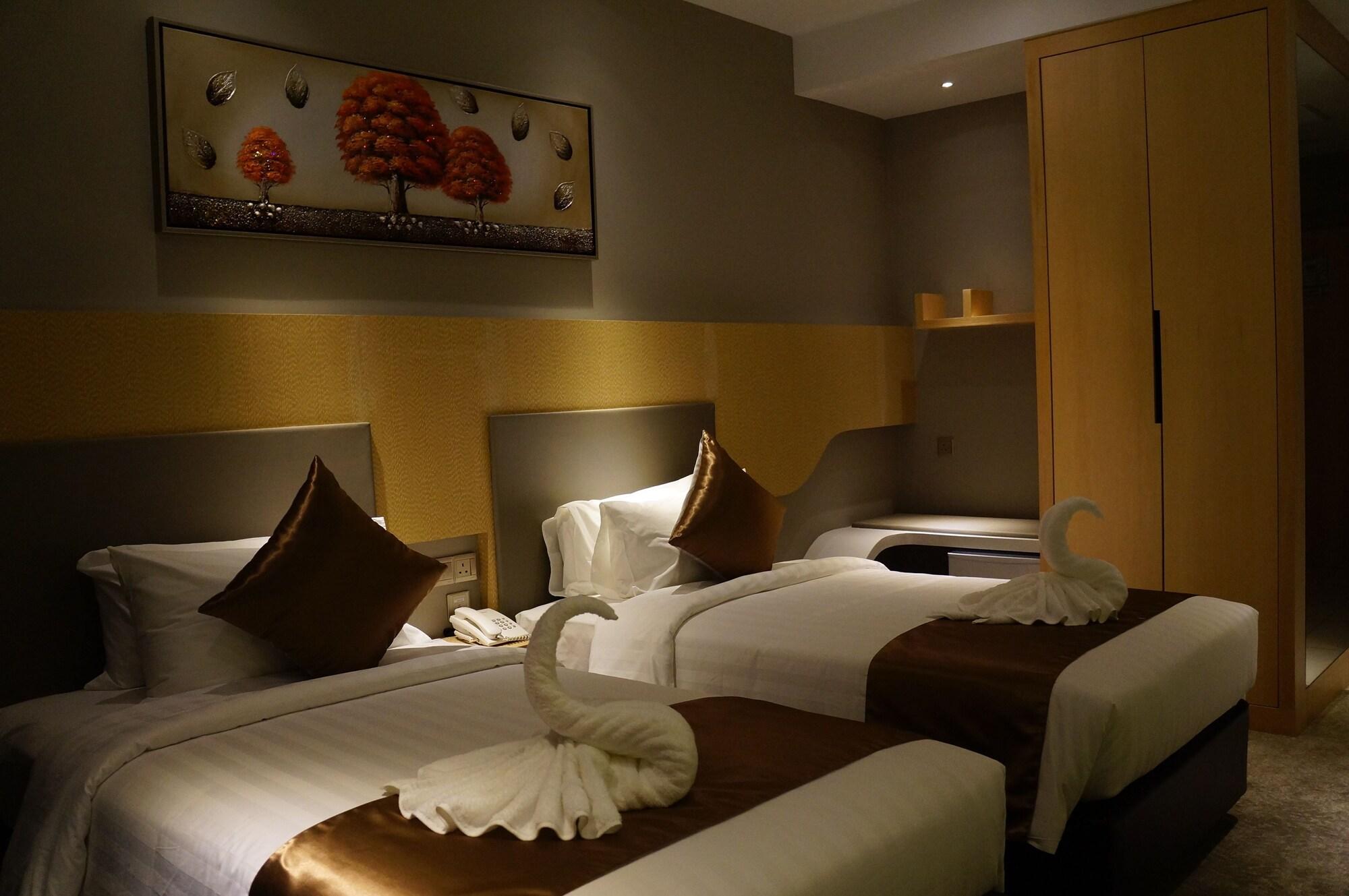 Greens Hotel & Suites Бинтулу Екстериор снимка
