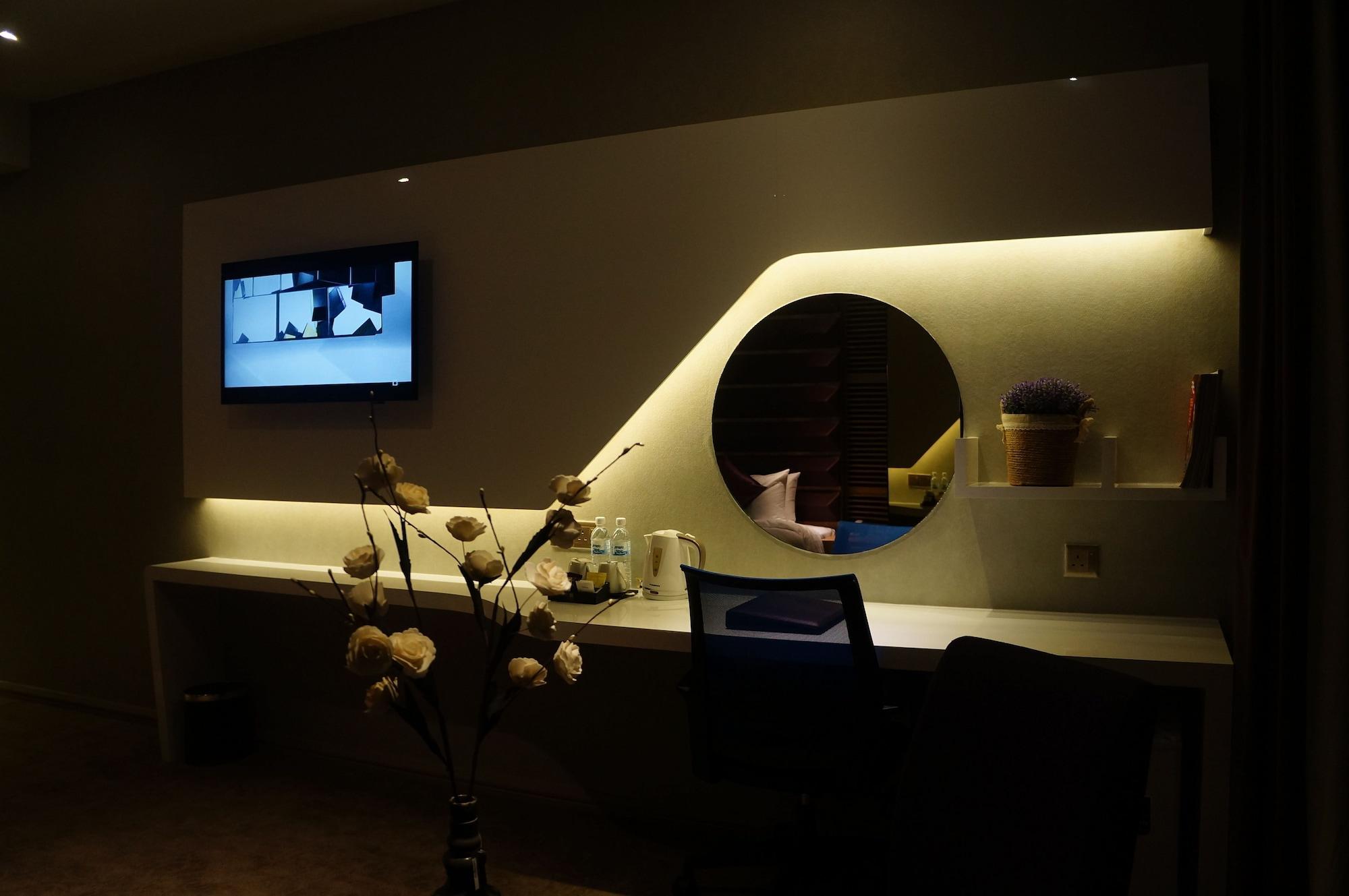Greens Hotel & Suites Бинтулу Екстериор снимка