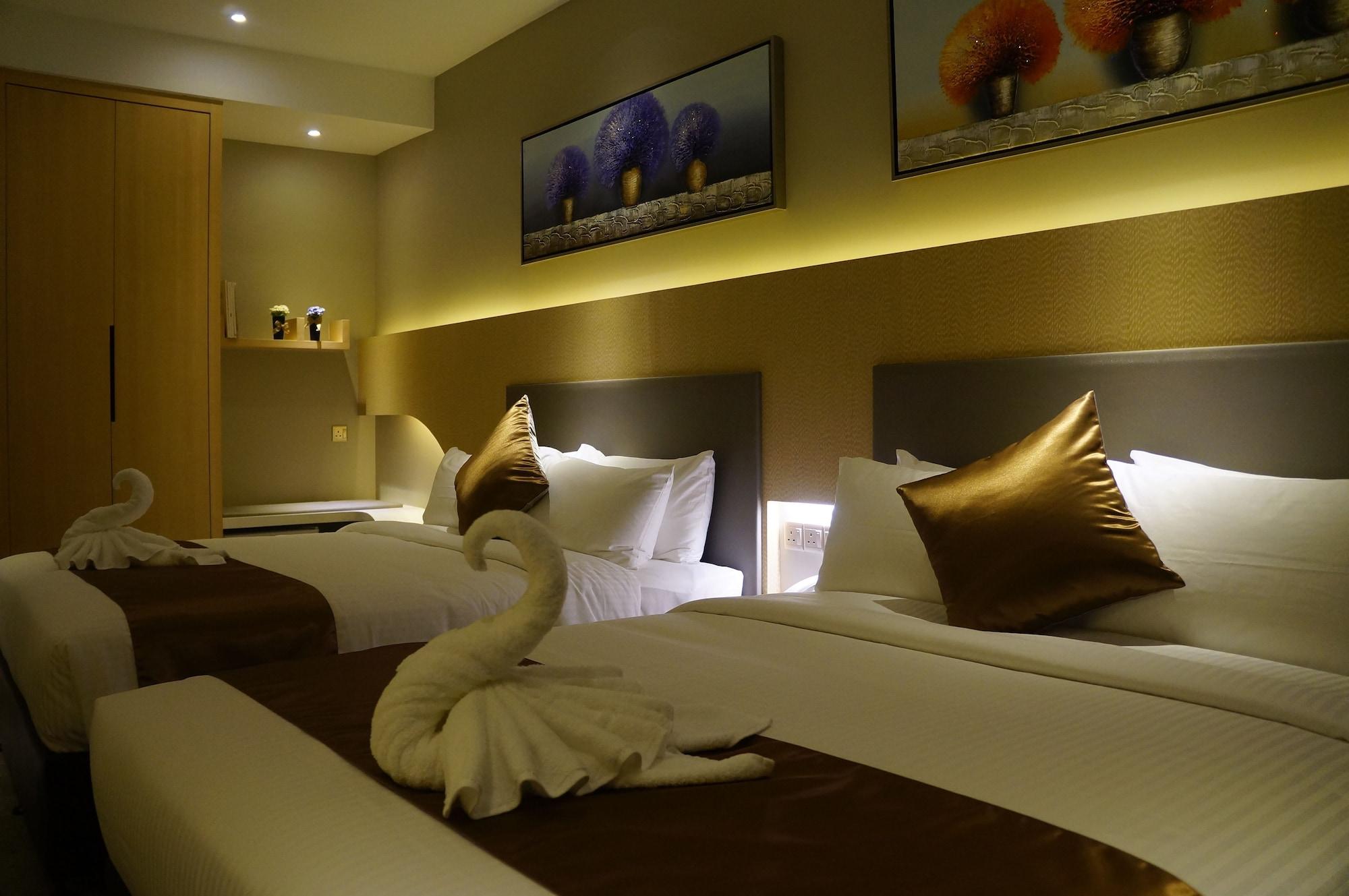 Greens Hotel & Suites Бинтулу Екстериор снимка