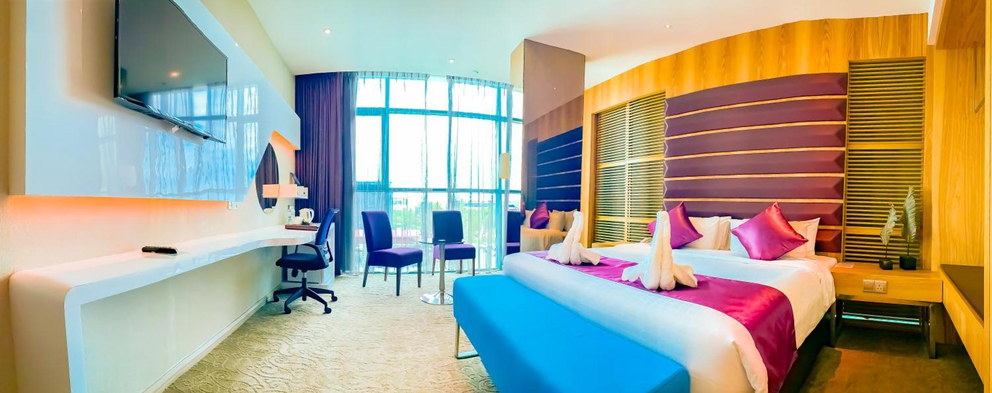 Greens Hotel & Suites Бинтулу Екстериор снимка