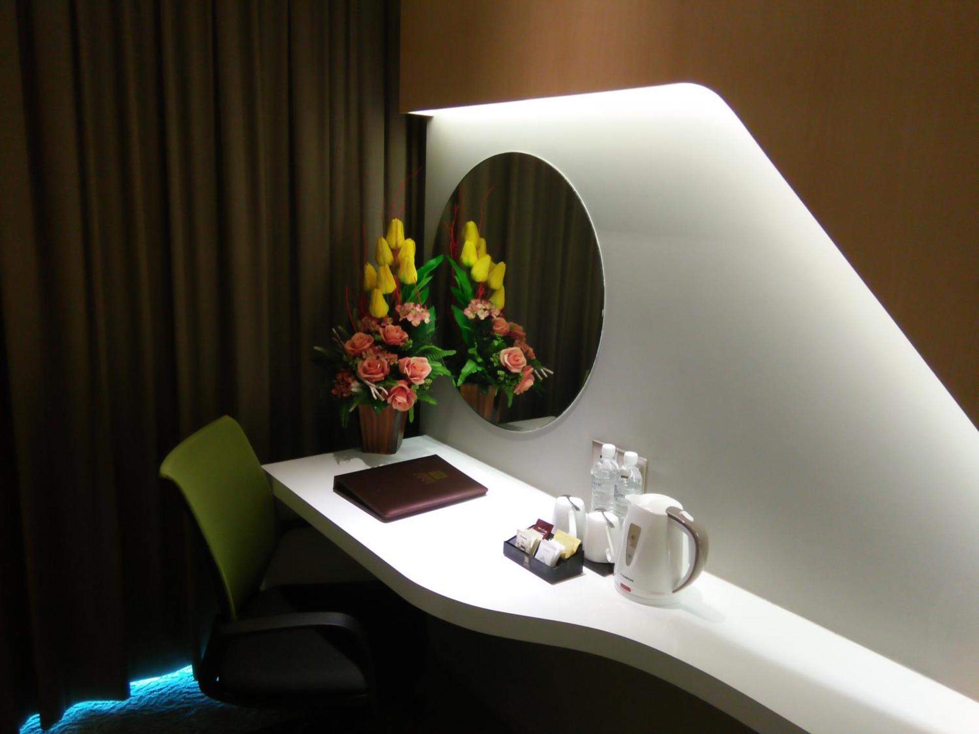Greens Hotel & Suites Бинтулу Стая снимка