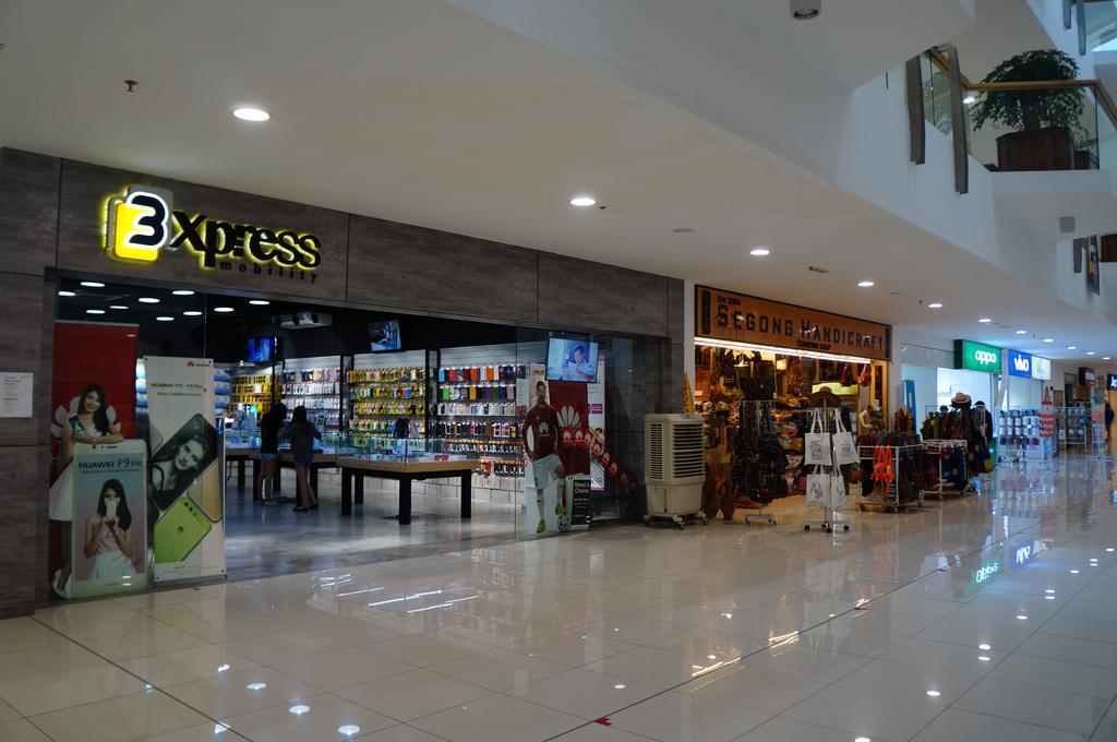 Greens Hotel & Suites Бинтулу Екстериор снимка