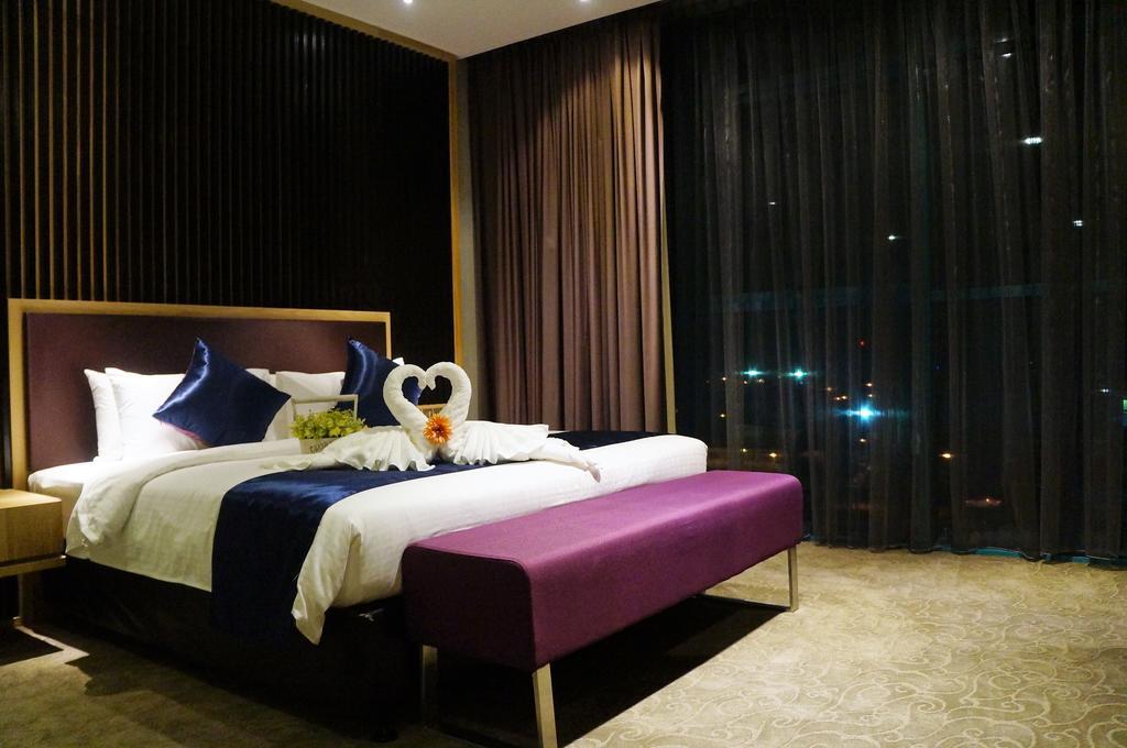 Greens Hotel & Suites Бинтулу Екстериор снимка