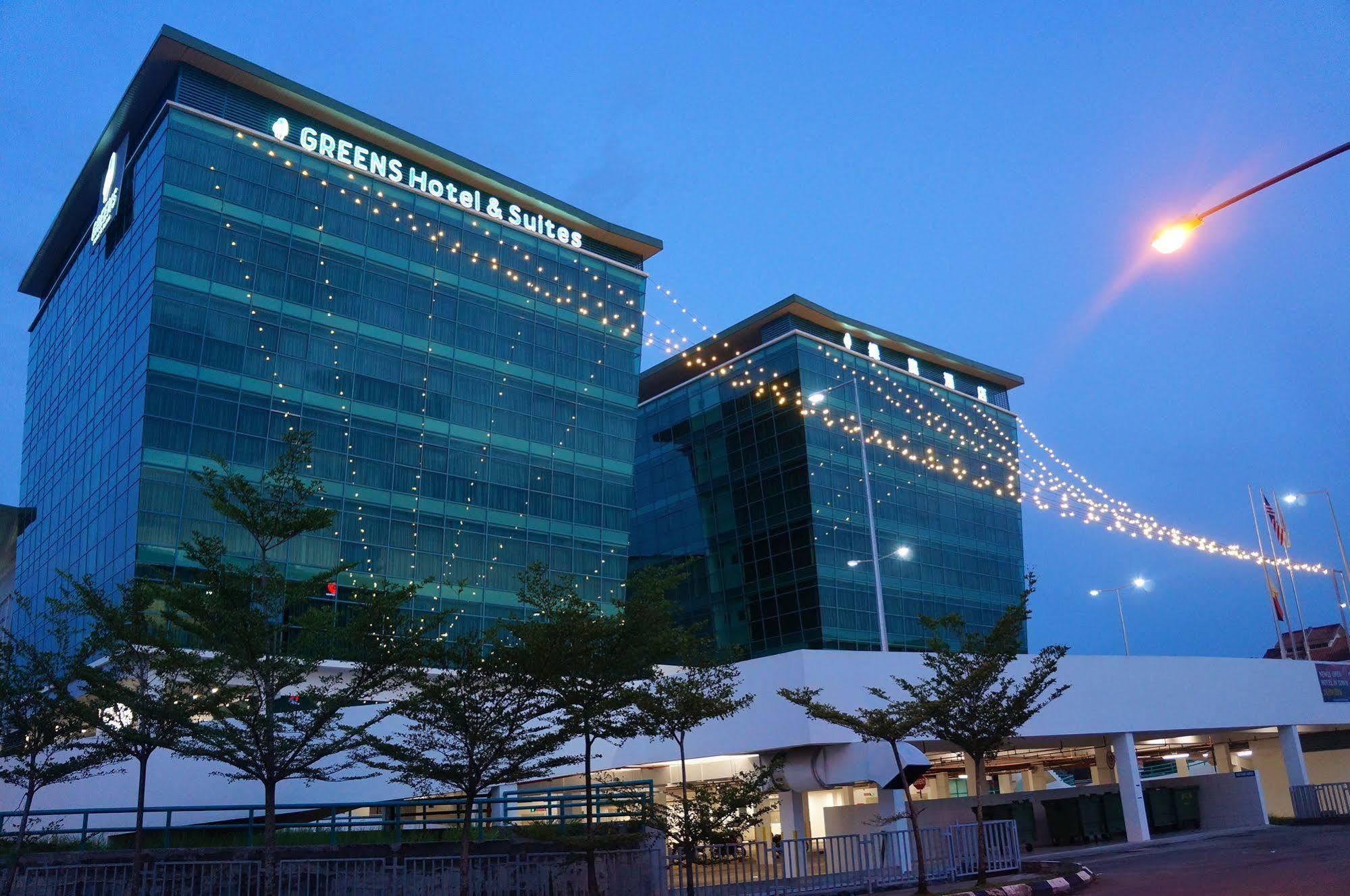 Greens Hotel & Suites Бинтулу Екстериор снимка