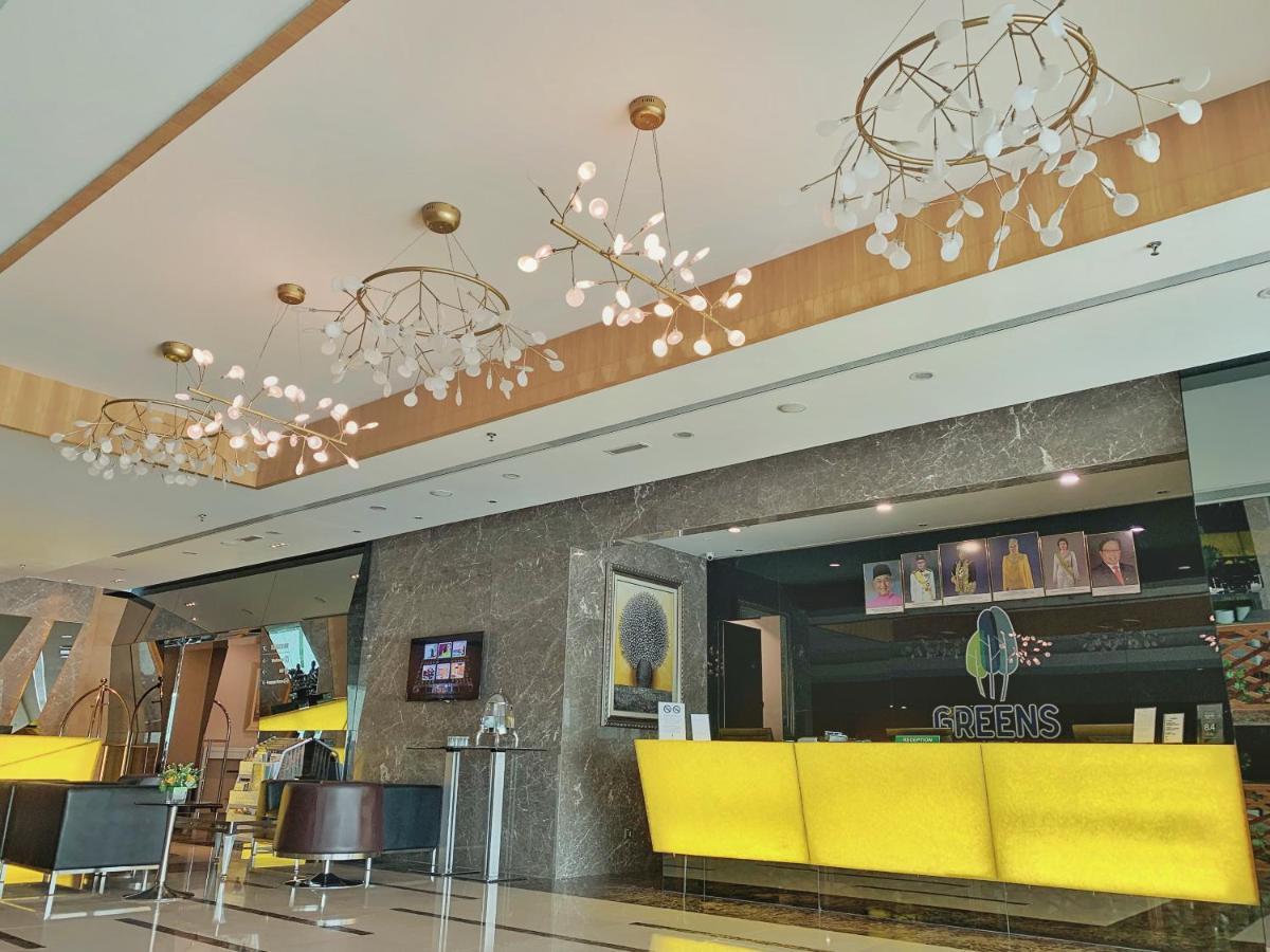 Greens Hotel & Suites Бинтулу Екстериор снимка
