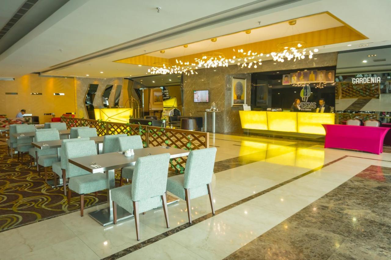 Greens Hotel & Suites Бинтулу Екстериор снимка