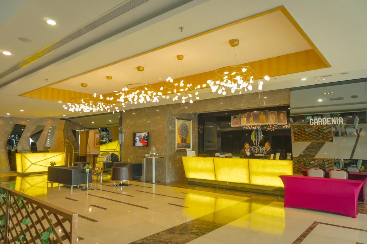 Greens Hotel & Suites Бинтулу Екстериор снимка